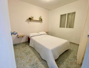 5 bedrooms, desk, iron/ironing board, free WiFi - Encantadora Casa en el Corazón de Guatapé, Perfecta Para Familias y Grupos! (Guatape)