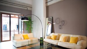 Loft (J5 Sencillo) | Área de sala de estar