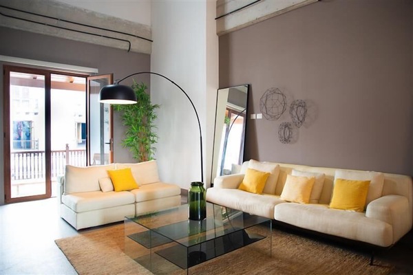 Loft (J5 Sencillo) | Living area | 50-inch LED TV with digital channels, Netflix, streaming services