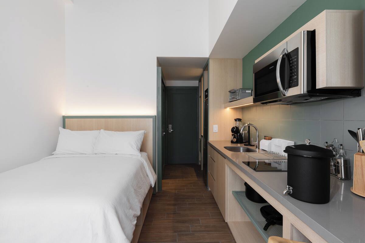 Studio (SENCILLO A) | 1 bedroom, soundproofing, iron/ironing board, WiFi (free)