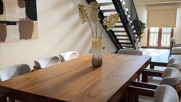 Loft (E1 Quintuple) | Dining room