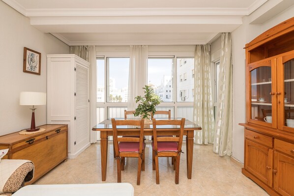 Dining - PLAYAMAR - Nice flat near the sea in Cadiz and Free WiFi (Cádiz)