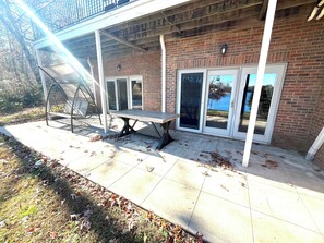 Outdoor dining - Family Venture on Lake Keowee with dock (West Union)