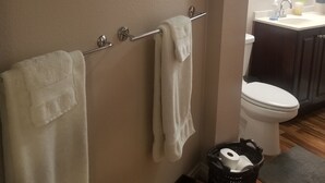 Hair dryer, towels, soap, toilet paper - Montavilla Manor (Portland)