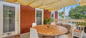Tranquil Haven by Forsyth
7 minutes walk to Forsyth Park w/ deck and pool!!