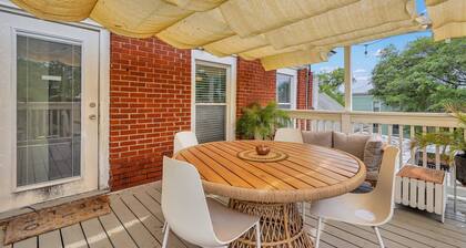 Tranquil Haven by Forsyth
7 minutes walk to Forsyth Park w/ deck and pool!!