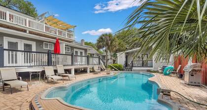 Tranquil Haven by Forsyth
7 minutes walk to Forsyth Park w/ deck and pool!!