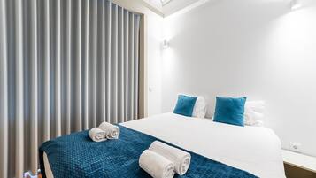 1 bedroom, desk, iron/ironing board, internet
