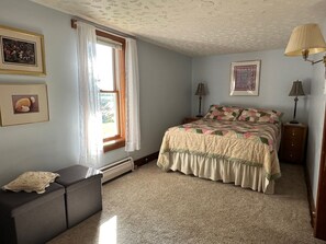 4 bedrooms, desk, travel cot, free WiFi