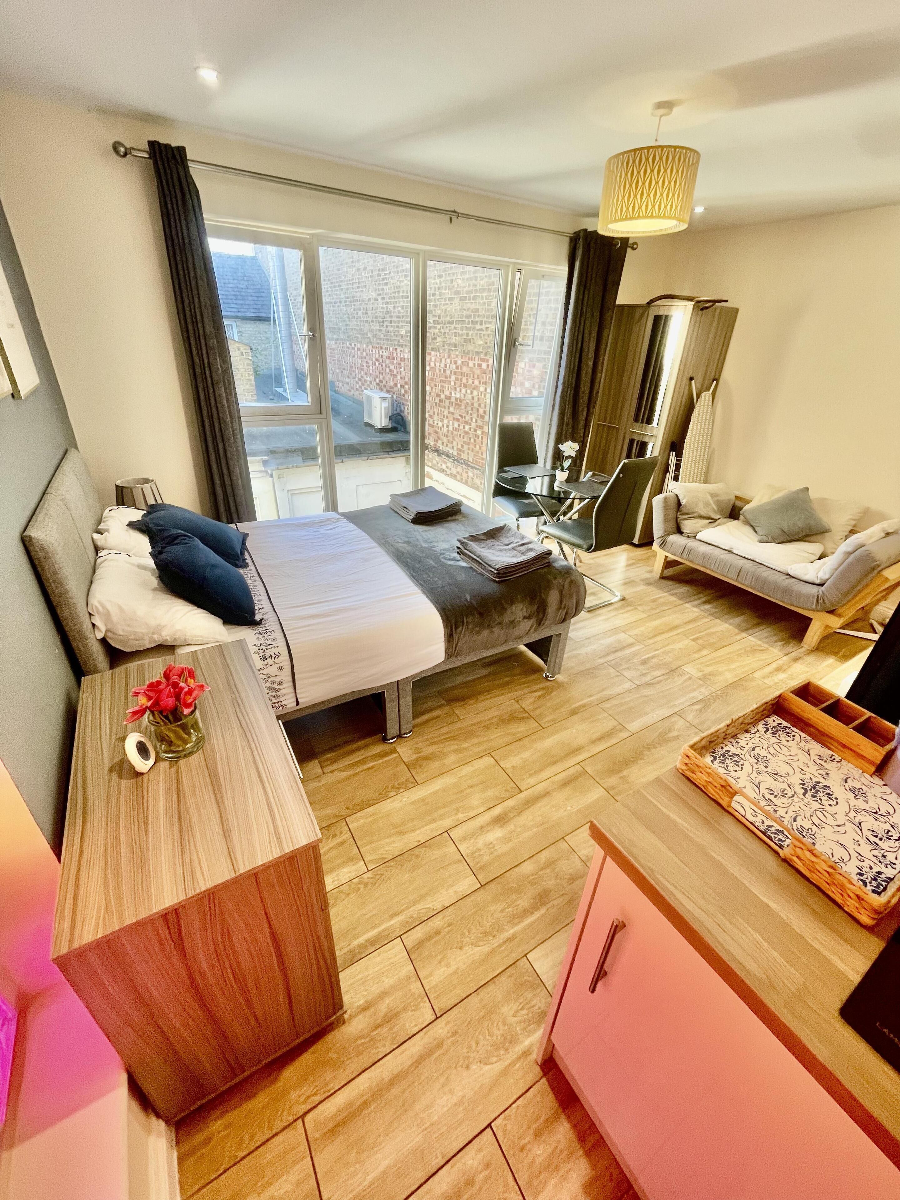 Iron/ironing board, WiFi, bed sheets