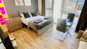 Iron/ironing board, WiFi, bed sheets