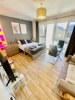 Iron/ironing board, WiFi, bed sheets