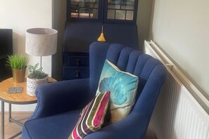 Fernseher, Kamin, Stereoanlage