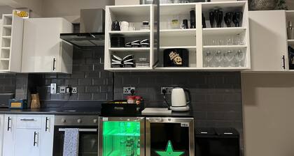 Staff & Contractors 4 Bed All En-Suite House