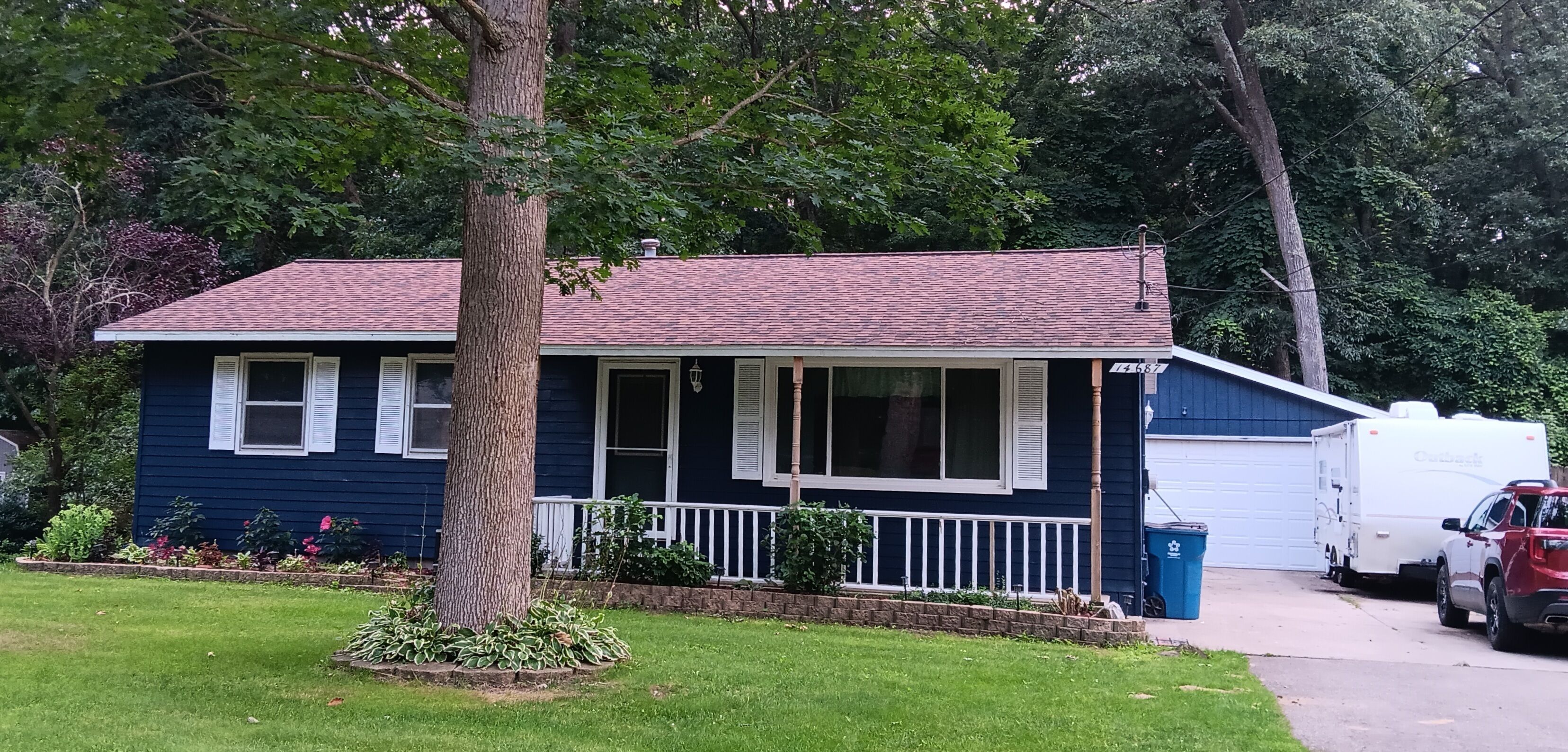 Nice 2-bedroom apartment in Grand Haven with WiFi, AC, near Lake MI, & shopping.