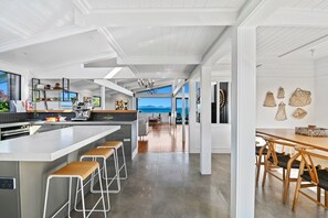 Dining - Lake Terrace Lodge Premium Home (TAUPO)