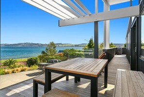 Outdoor dining - Lake Terrace Lodge Premium Home (TAUPO)