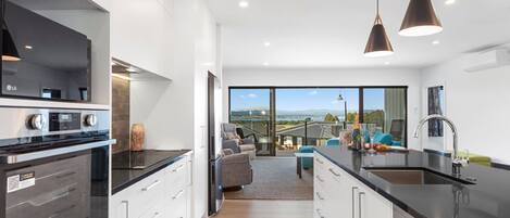 Microones, forn, placa de cuina i rentaplats