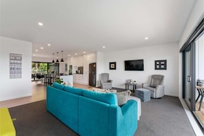 TV - Blue Dun Views Taupo (Taupo)