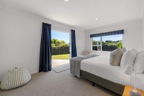 5 bedrooms, iron/ironing board, free WiFi