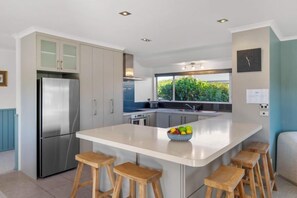 Micro-ondes, four, plaque de cuisson, lave-vaisselle