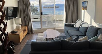 Horizons 424 Lake Jindabyne Waterfront Apartment
Sleep 6, 2 bedroom, 2 bathroom