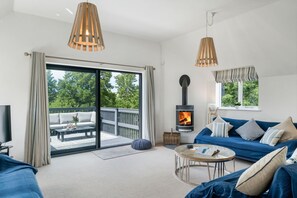 Smart-TV, Kamin, DVD-Player, Stereoanlage