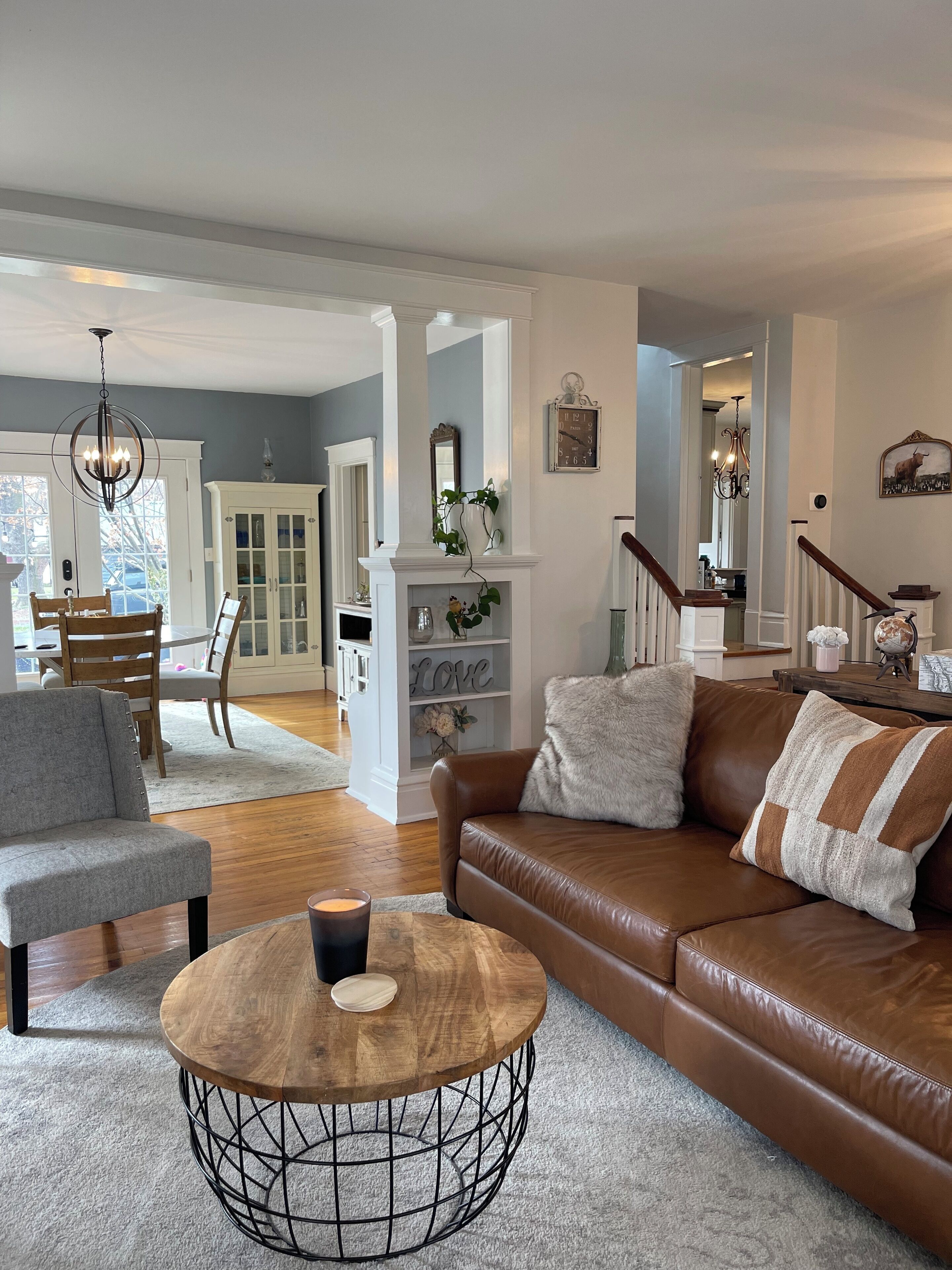 智能电视、壁炉、桌上足球、书