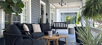 Charming Pet-Friendly Stay: Walk BC, 7.5 mi to JMU, walk to Dining, Parks & more