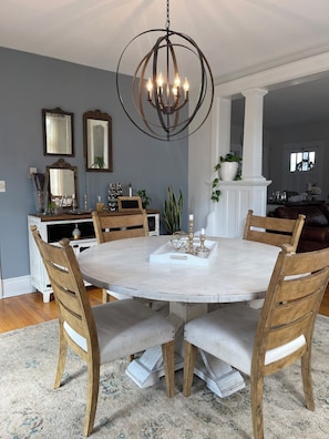 Dining - Charming Pet-Friendly Stay: Walk BC, 7.5 mi to JMU, walk to Dining, Parks & more (Bridgewater)