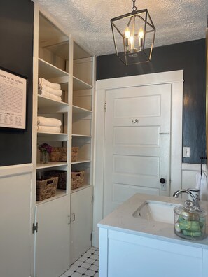 Interior - Charming Pet-Friendly Stay: Walk BC, 7.5 mi to JMU, walk to Dining, Parks & more (Bridgewater)