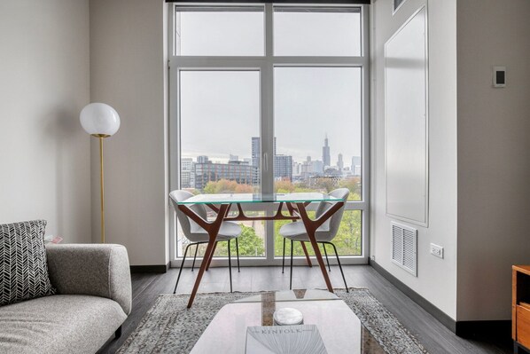 TV, stereo - Divine West Loop 1BR w/ Gym & Rooftop, nr Union Park, by Blueground (Chicago)