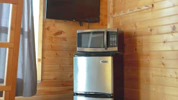 Family Cabin | Private kitchen | Fridge, microwave, freezer
