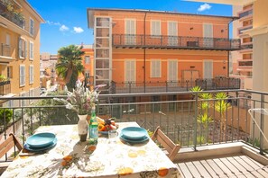 Outdoor dining - Royale Sejour, Menton, France (Menton)