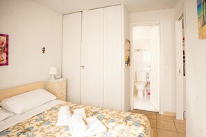 1 bedroom, free WiFi, bed sheets - Royale Sejour, Menton, France (Menton)