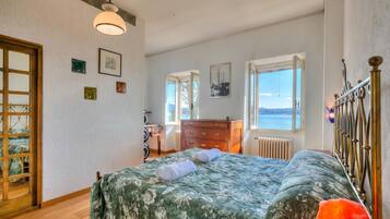 3 camere, una scrivania, Wi-Fi gratuito, lenzuola