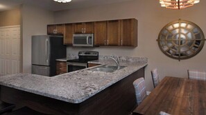 Fridge, microwave, dishwasher, coffee/tea maker - Marriotts Willow Ridge Lodge - 2 Bedroom (Branson)