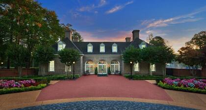 Williamsburg | Couples Historic Weekend | Pool + Golf