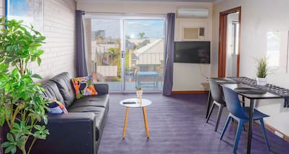 Spacious & Cosy self-contained 1 bedroom apartment