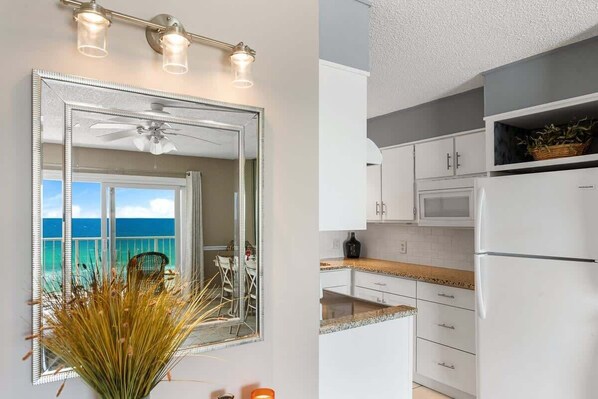 Frigorífic, microones, forn i placa de cuina 