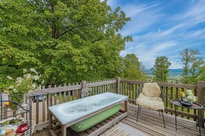 Outdoor spa tub - Tiny House For Two, Dragatuš, Slovenia (Dragatuš)
