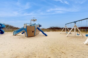 Children's area - Oceanfront condo with beach access, indoor/outdoor pools, movie theater, & sauna (Ocean City)