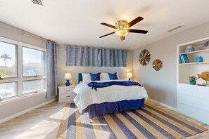 3 soverom, skrivebord, strykejern/-brett og wi-fi