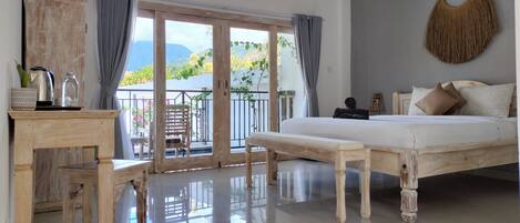 Comfort tweepersoonskamer, balkon, uitzicht op bergen | Een minibar, een laptopwerkplek, geluiddichte muren, gratis wifi