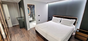 3 Schlafzimmer, Schreibtisch, Bügeleisen/Bügelbrett, kostenloses WLAN