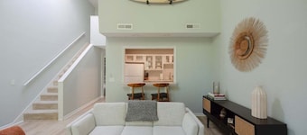 New! Updated Bungalow Close to Beach!