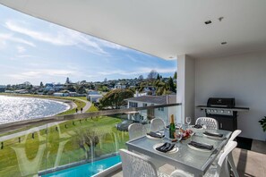 Outdoor dining - Waimahana Apartment 8 (Taupo)