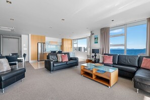 TV - Waimahana Apartment 8 (Taupo)