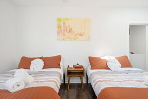 4 多间卧室、办公桌、熨斗/熨衣板、旅行婴儿床