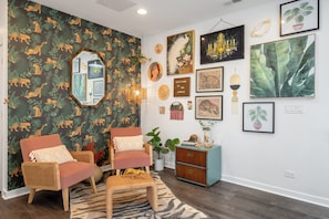 Interior - LUX 3-Level Chicago Home +garage & patio (Chicago)